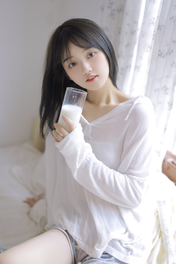 我的天才女友 封面
